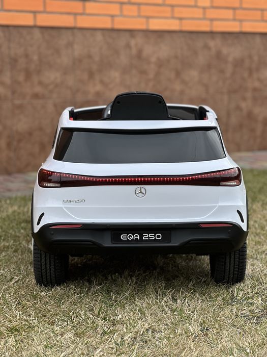 Авто для дитини Мерседес Mercedes EQA Дитячий електромобіль Наявність