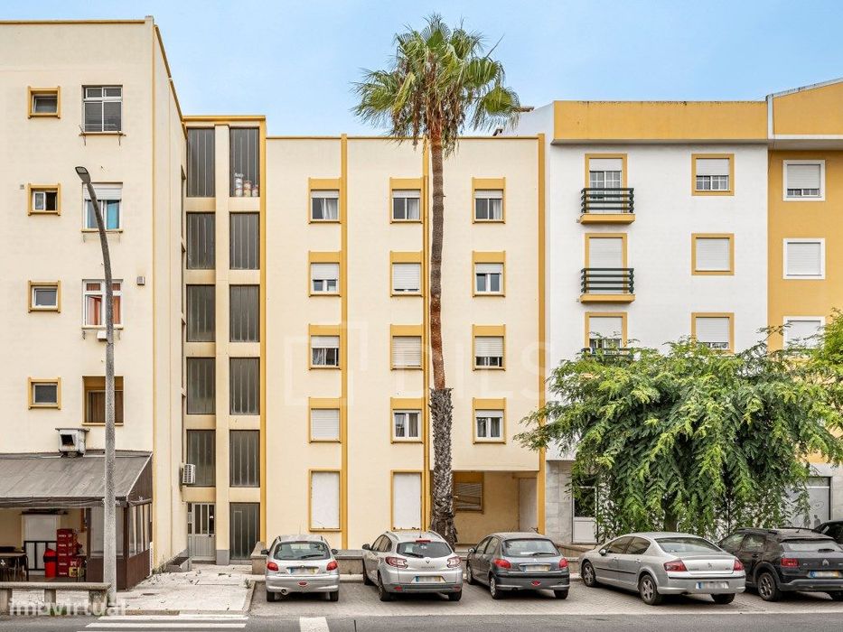 Apartamento T4 em Zona Residencial de Sines