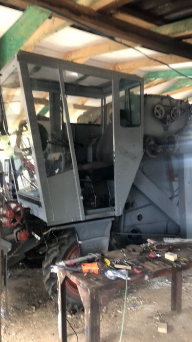 Продам зернозбиральний комбайн