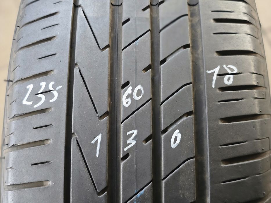 Pneus 235/60 R18