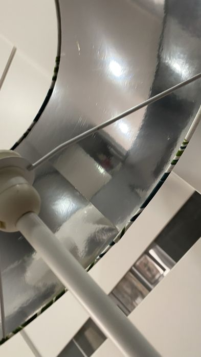 Piękna lampa stojąca