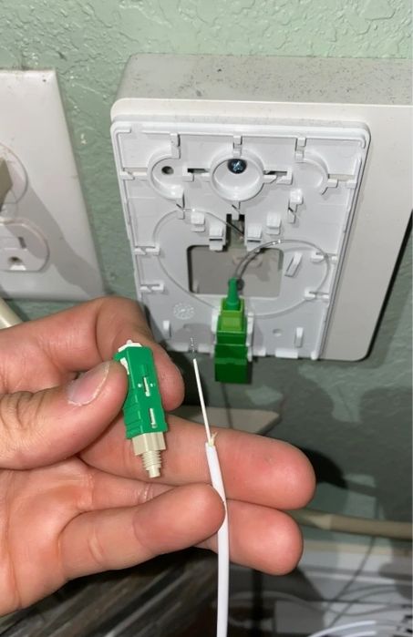 Reparação e Manutenção Em fibra ótica,e Cabo UTP e Cabo RF.