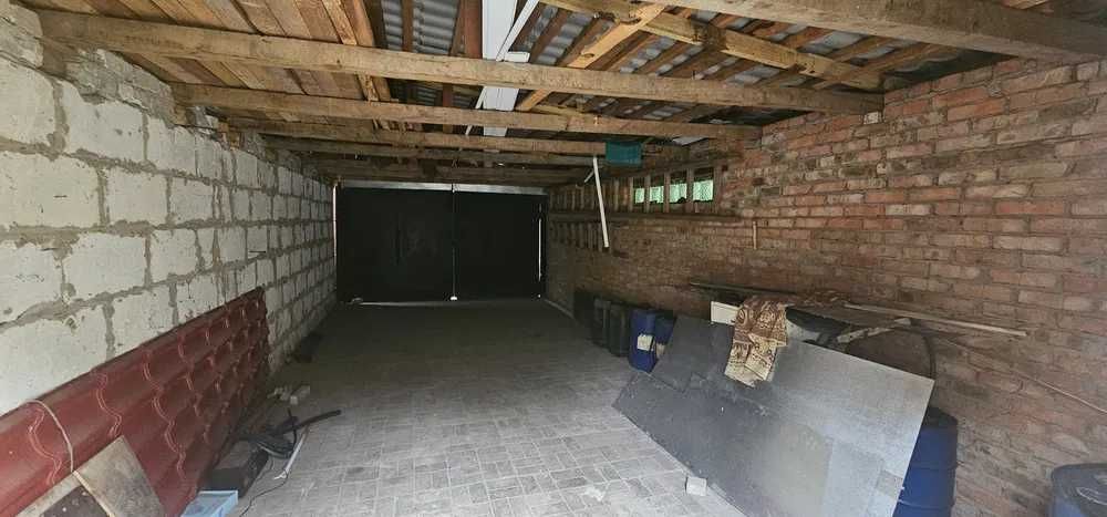 Продам будинок 209 м.кв, з жилим підвалом, грубою та хоз. постройки.