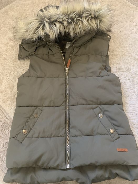 Жіноча безрукавка