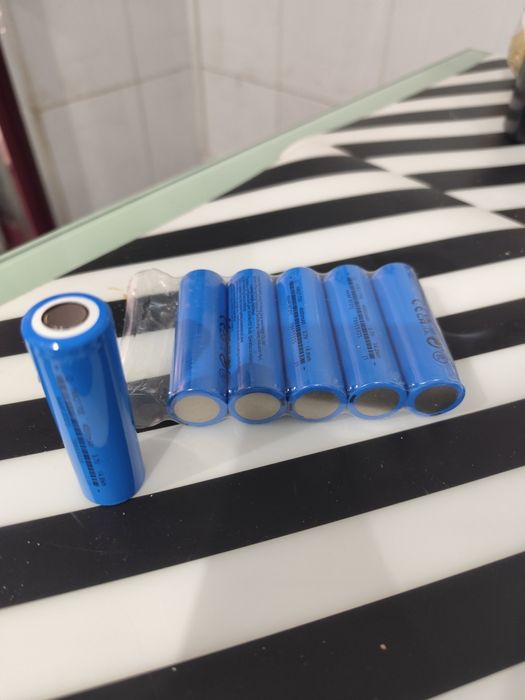 Pilhas IRN 21700  3.7 V