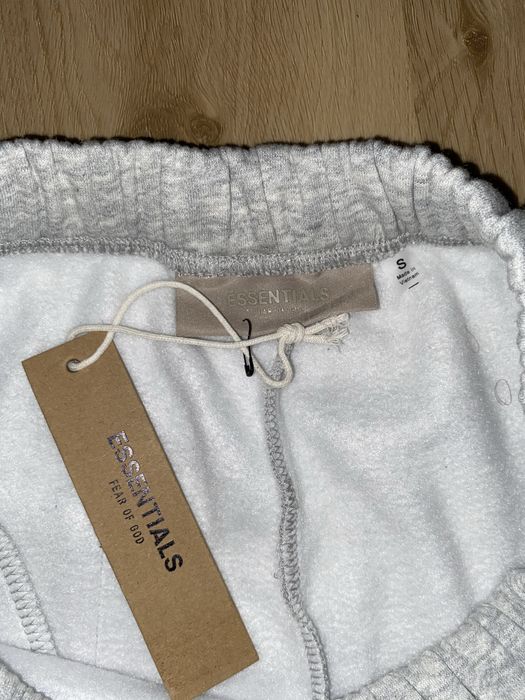 Szary dres essentials