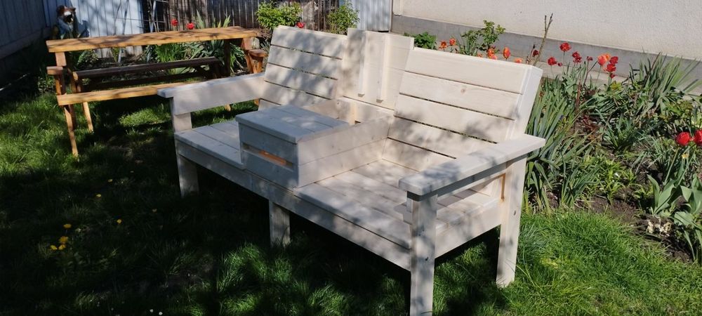 Лавочка зі столиком