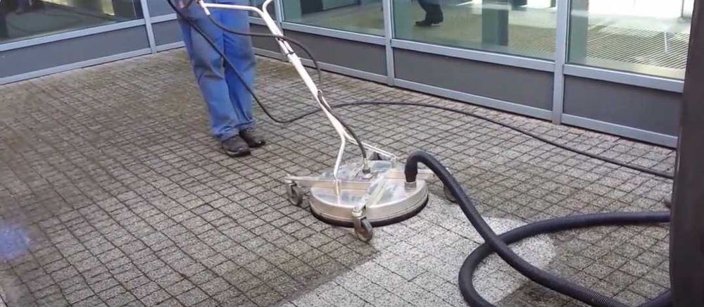 Malowanie i mycie dachów i elewacji . Mycie kostki brukowej