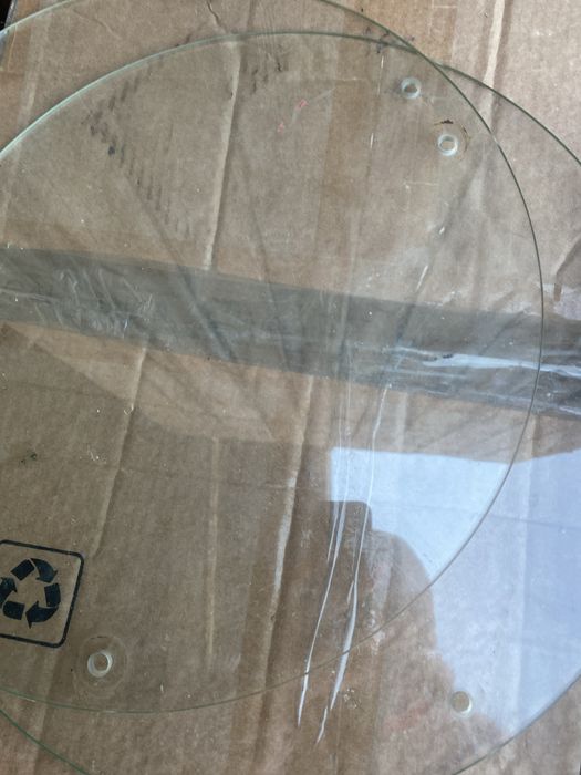 Stolik szklany dwurzedowy