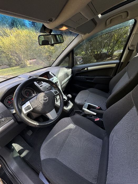 Продається автомобіль Опель ZAFIRA B