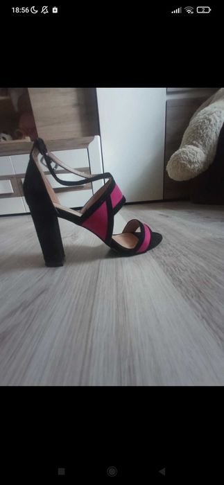 Buty na obcasie damskie