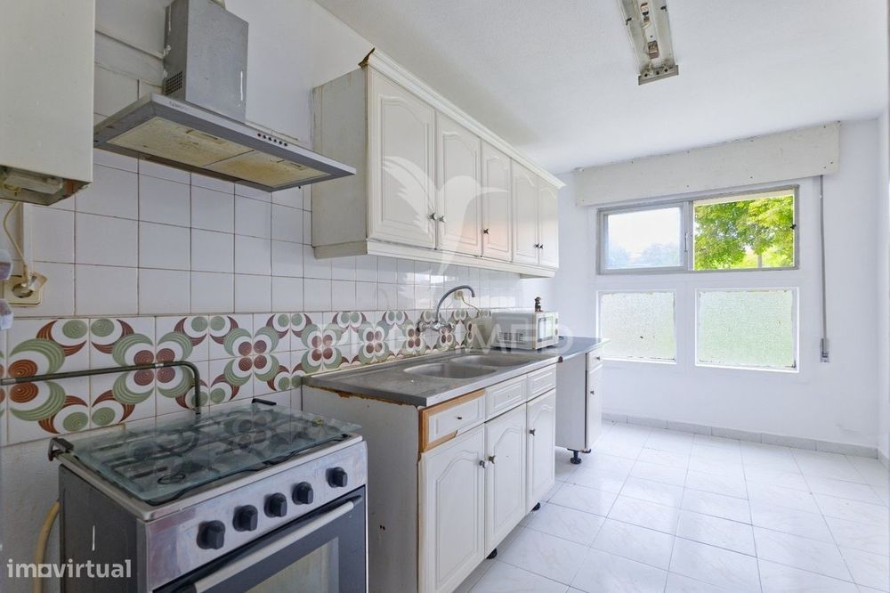 Apartamento T2 na Rua António Aleixo - Quinta do Rouxinol - Miratej...