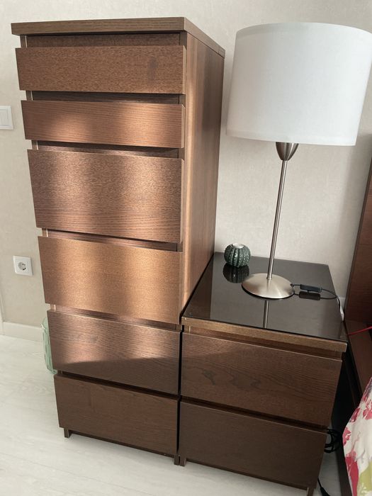 Cómoda 2 gavetas com vidro preto