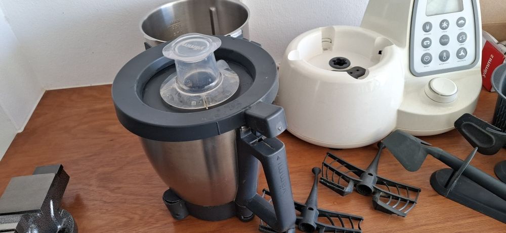 Yämmi 2 - robô de cozinha