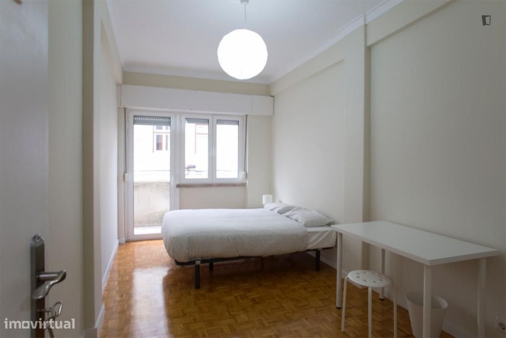 Quarto - localizado em Benfica Lisbon