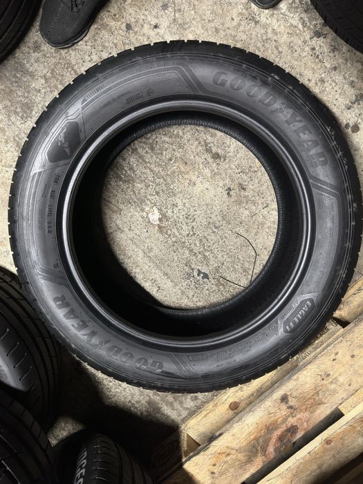 Opony Wielosezonowe 235/55/19 Goodyear
