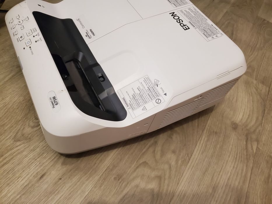 Идеал! Проектор ультра короткофокусный Epson 675W 100" всего с 60см