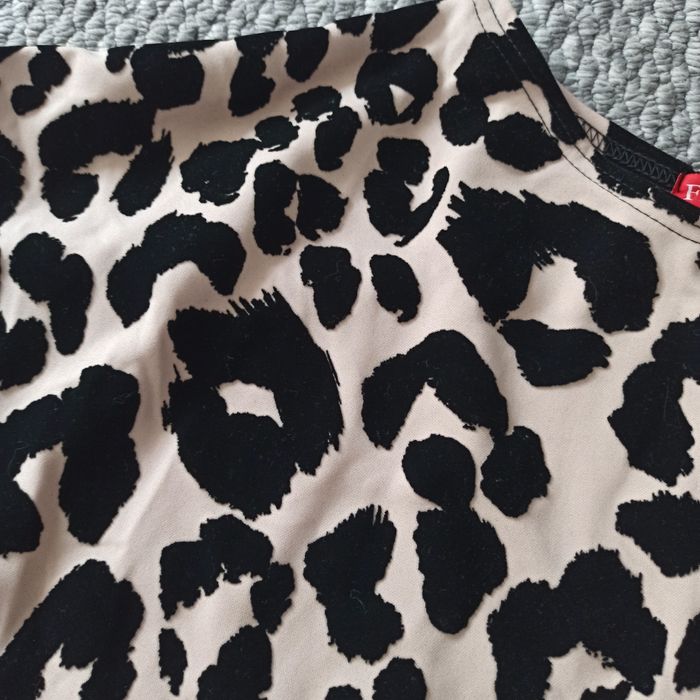 Sukienka oversize panterka asymetryczna  M