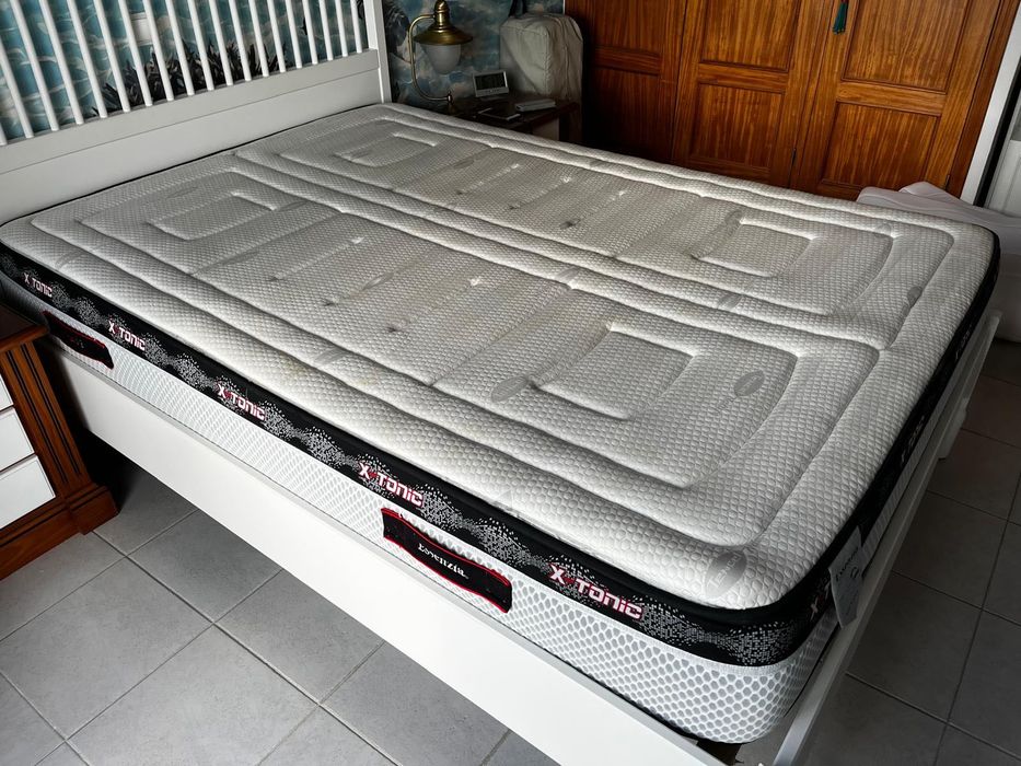 Cama nova Ikea branca + colchão + sobrecolchão