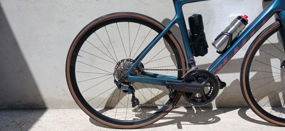 Bicicketa de estrada em carbono,  Scott Addict