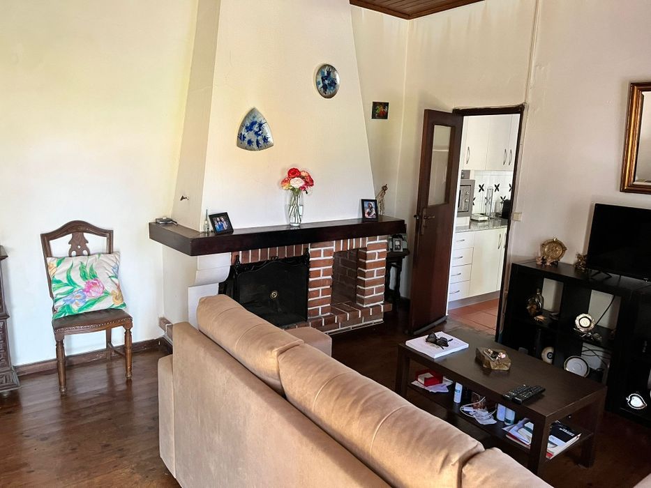 Vivenda  R/Ch  com 1200 de terreno