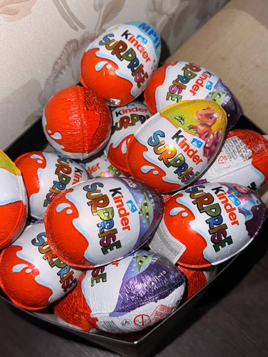 Кіндер шоколад з іграшкою