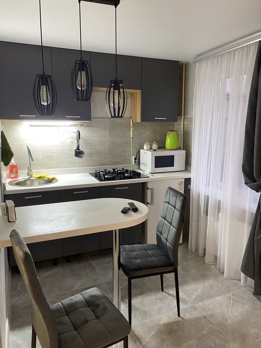 Здам 1 кімнатну квартиру подобово