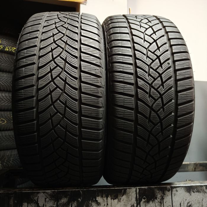 235/45/18 XL Sprzedam parę opon zimowych Goodyear