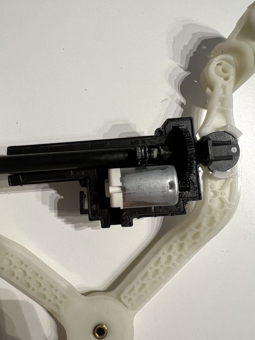 Mechanizm zamykania pokrywy Thermomix TM5