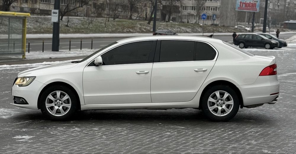 В продаже Skoda Superb 2013 года