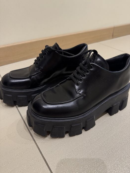 Prada лофери туфлі