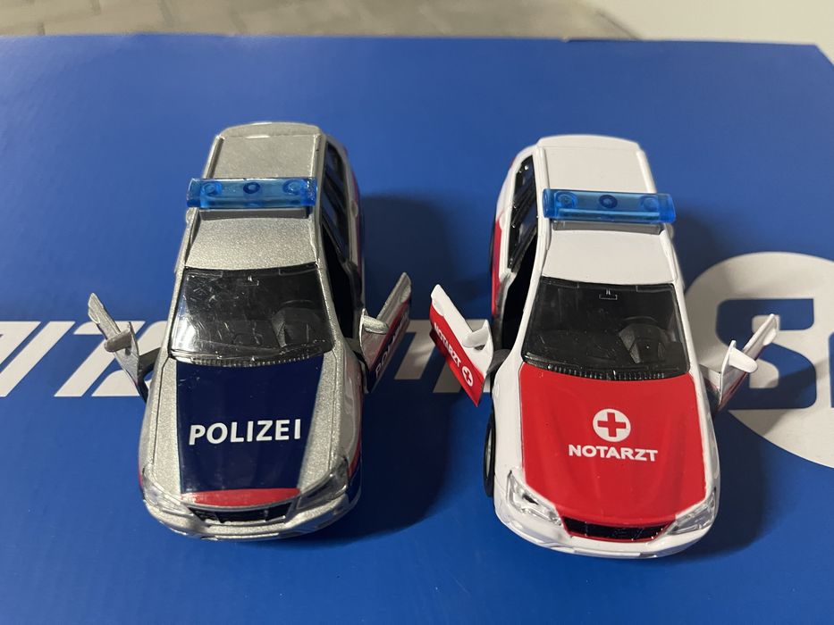 Policja, karetka, śeiatła, dźwięki