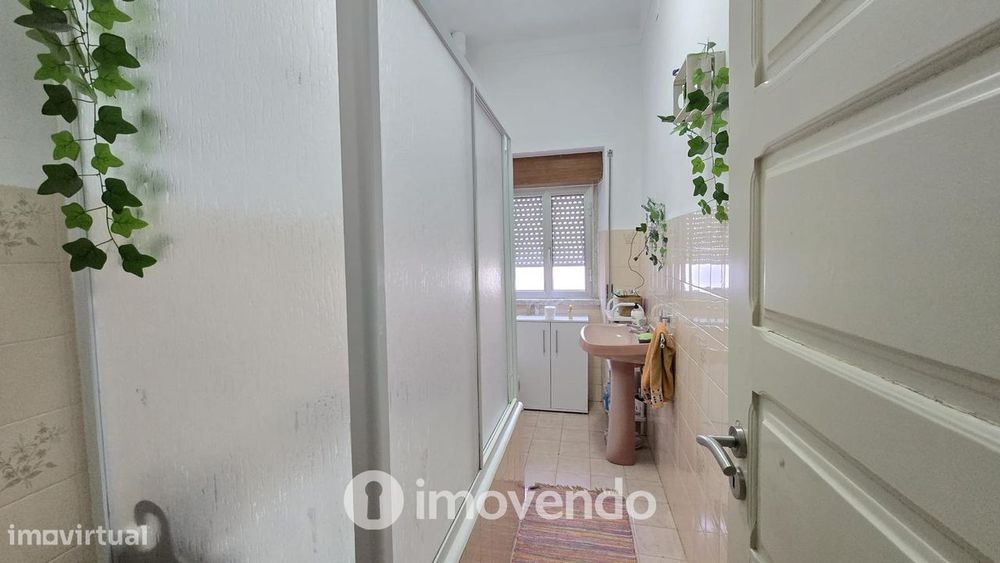 Prédio urbano, com três T4 e garagem, em Asseiceira, Tomar