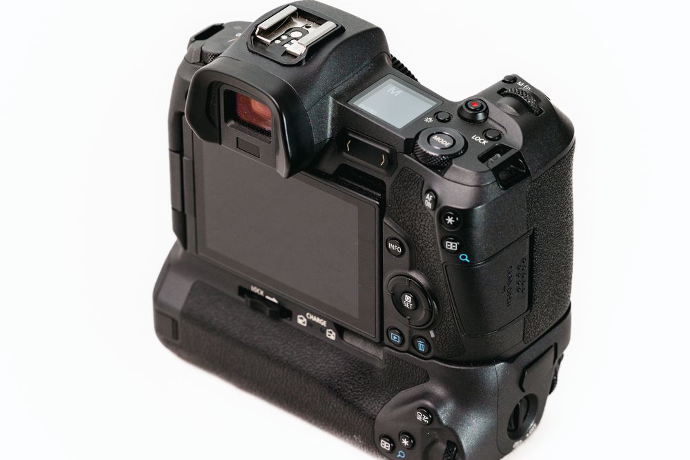 Canon EOS R em óptimo estado, como nova.
com Grip e 3 Baterias