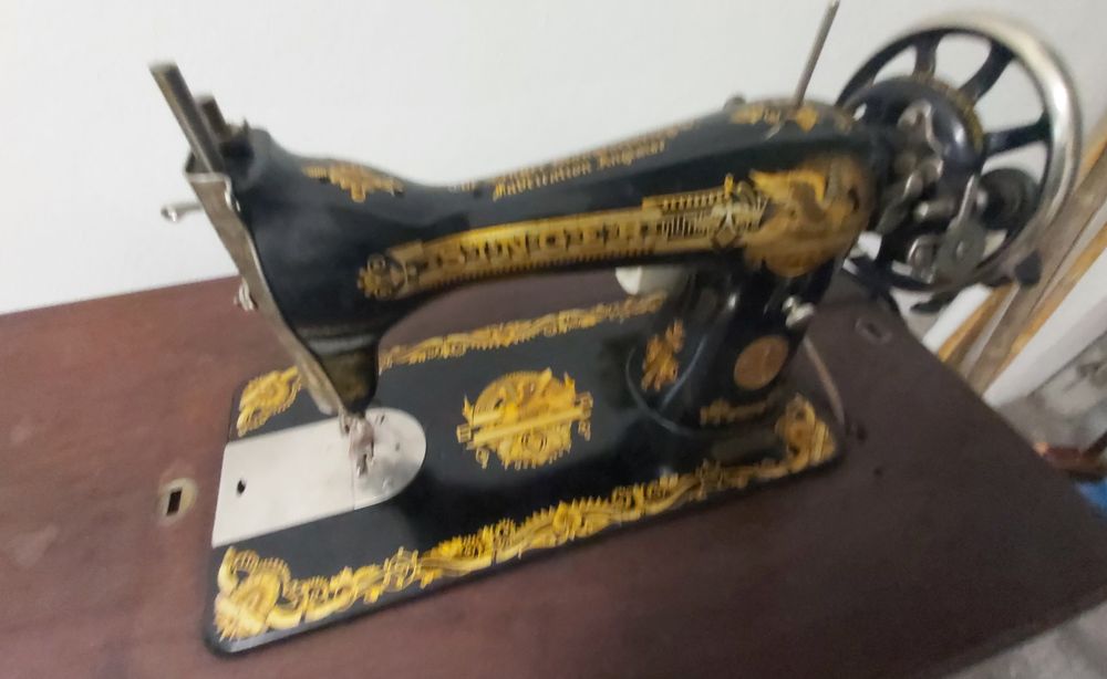 Máquina de costura antiga