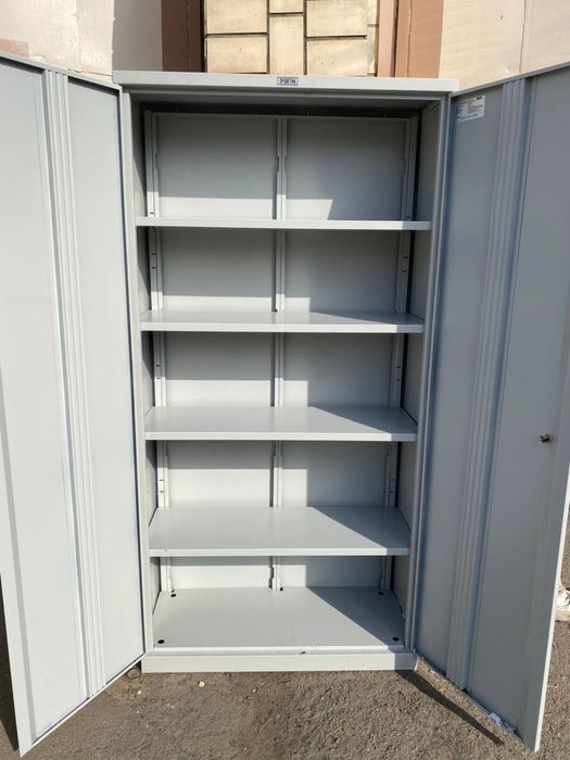 Шкафы металлические одежные и архивные б/у