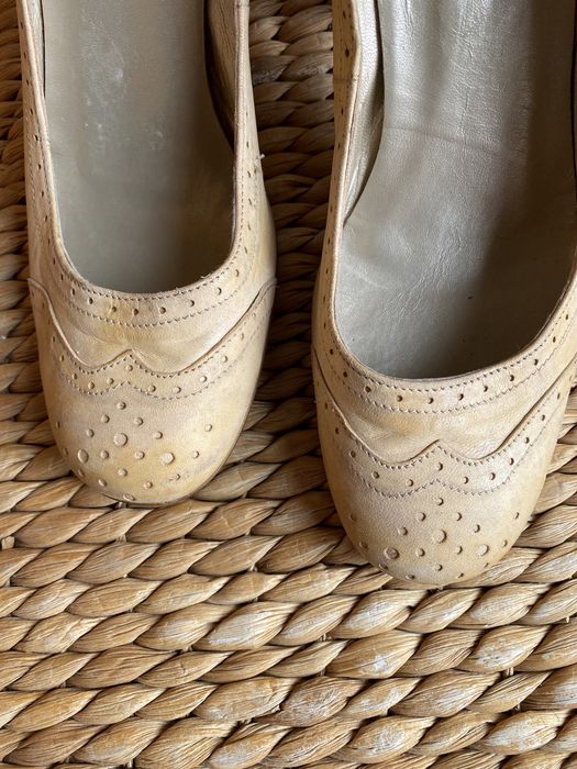 Sapatos de salto elegantes