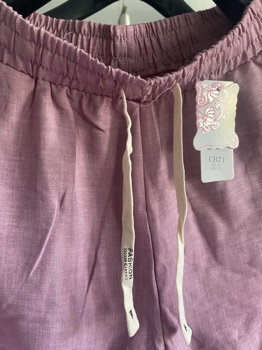 Materiałowe ,lekkie spodnie pudrowy róż moda włoska