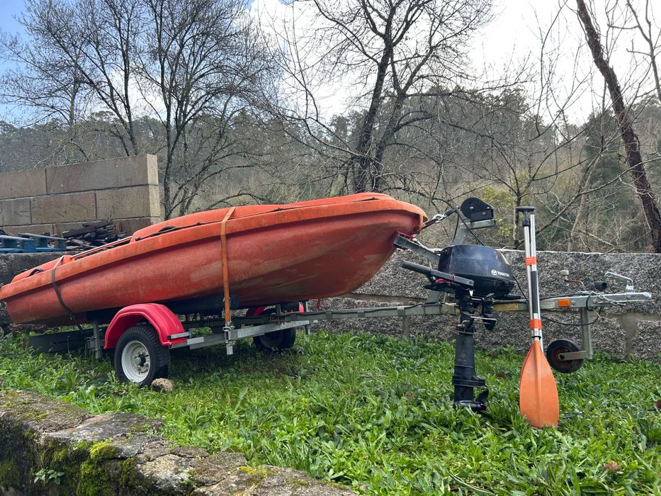 Barco Rigiflex com motor Tohatsu e atrelado novo