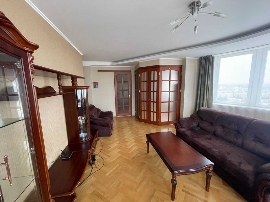 вул .Левка Лук'яненка 21/3