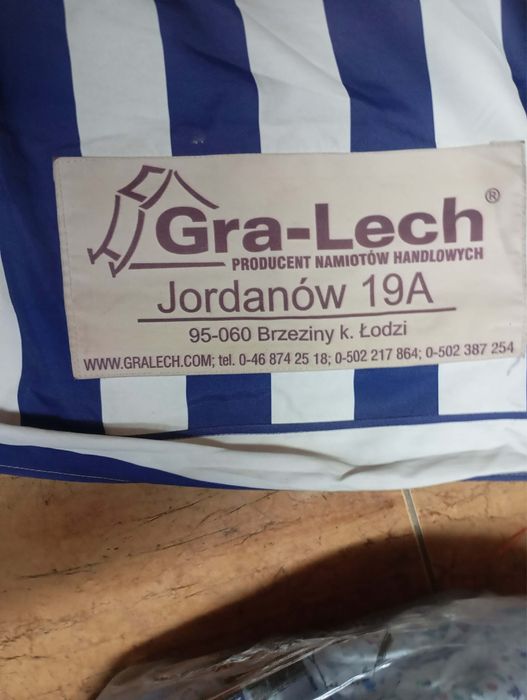 Namiot ekspresowy na zewnątrz