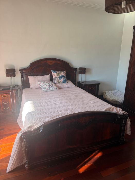 Quarto de Casal Completo em Madeira Nobre