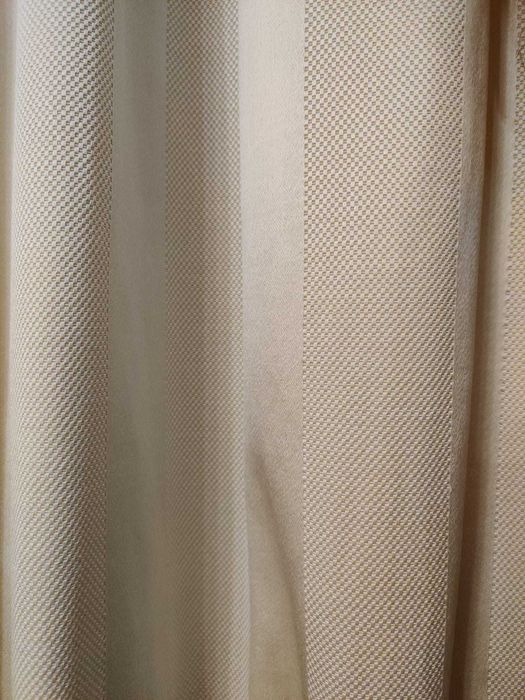 Cortinados bege estilo imperial