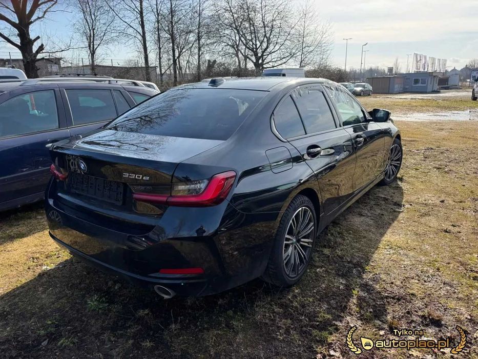 BMW 3 330e sedan