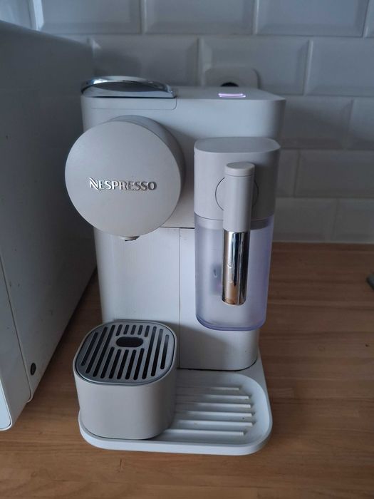 Máquina de café Nespresso Latissima One
