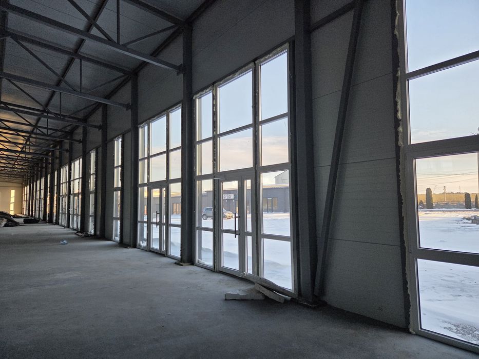 Продаж від власника торгово-складських приміщень і земельних ділянок.