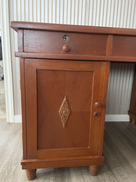 Письмовий стіл сталінських часів