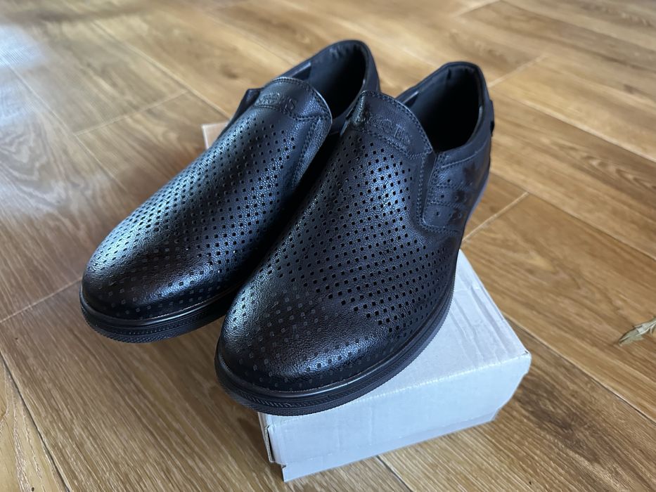Чоловічі чорні туфлі