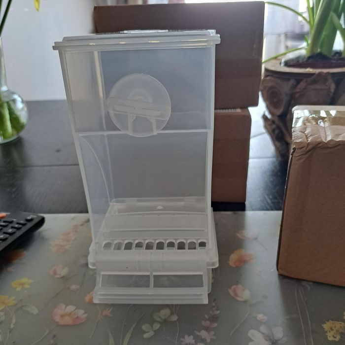 Sprzedam podajniki,karmidełka  do ,karmienia  dla ptaków