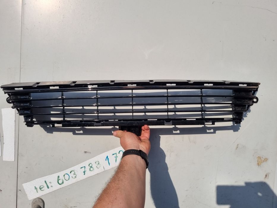 Toyota Auris 2 II Kratka Zderzaka Atrapa Grill Zderzaka Lampa Przednia